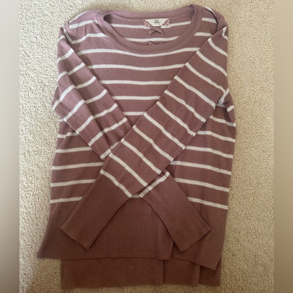 Two striped sweaters - Picture 5 of 7